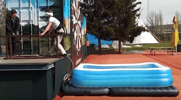 Faux saut à l'élastique